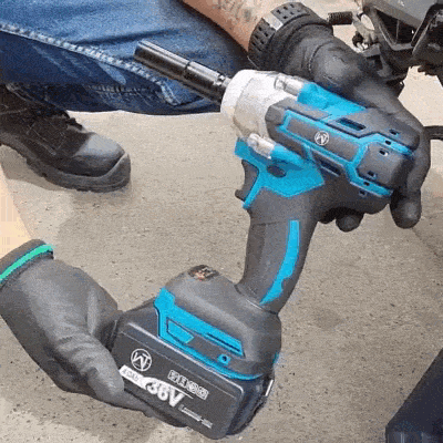 Llave de Impacto Inalámbrica 21V Brushless 1/2" Con 2 Baterías y Kit Completo En Maletín
