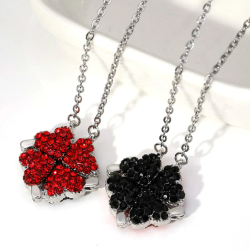 Collar de trebol de 4 corazones
